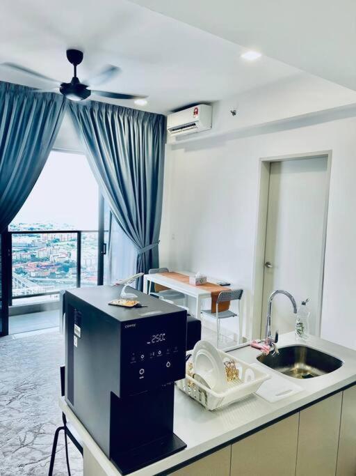 Trion Klcc View L65 2br 2bth *
